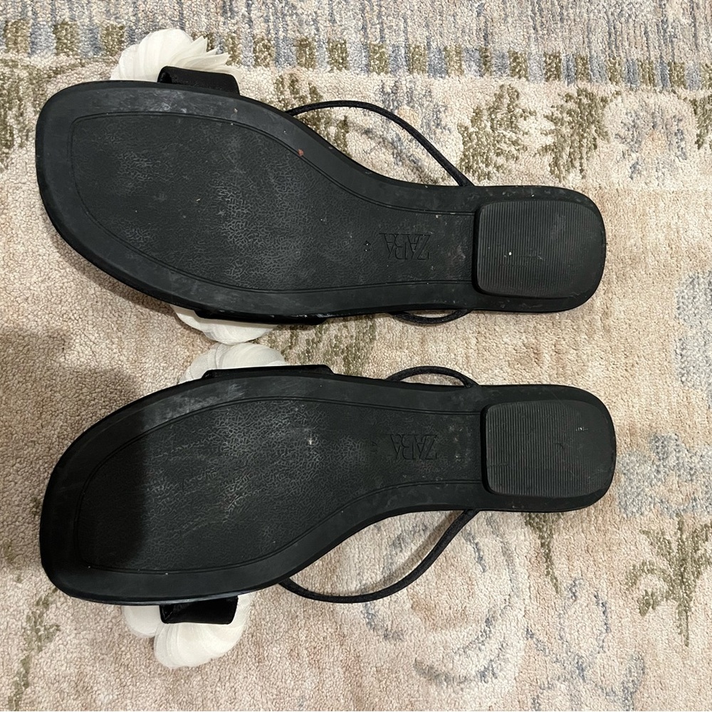 Zara Black and White Floral Sandals - Picture 4 of 4